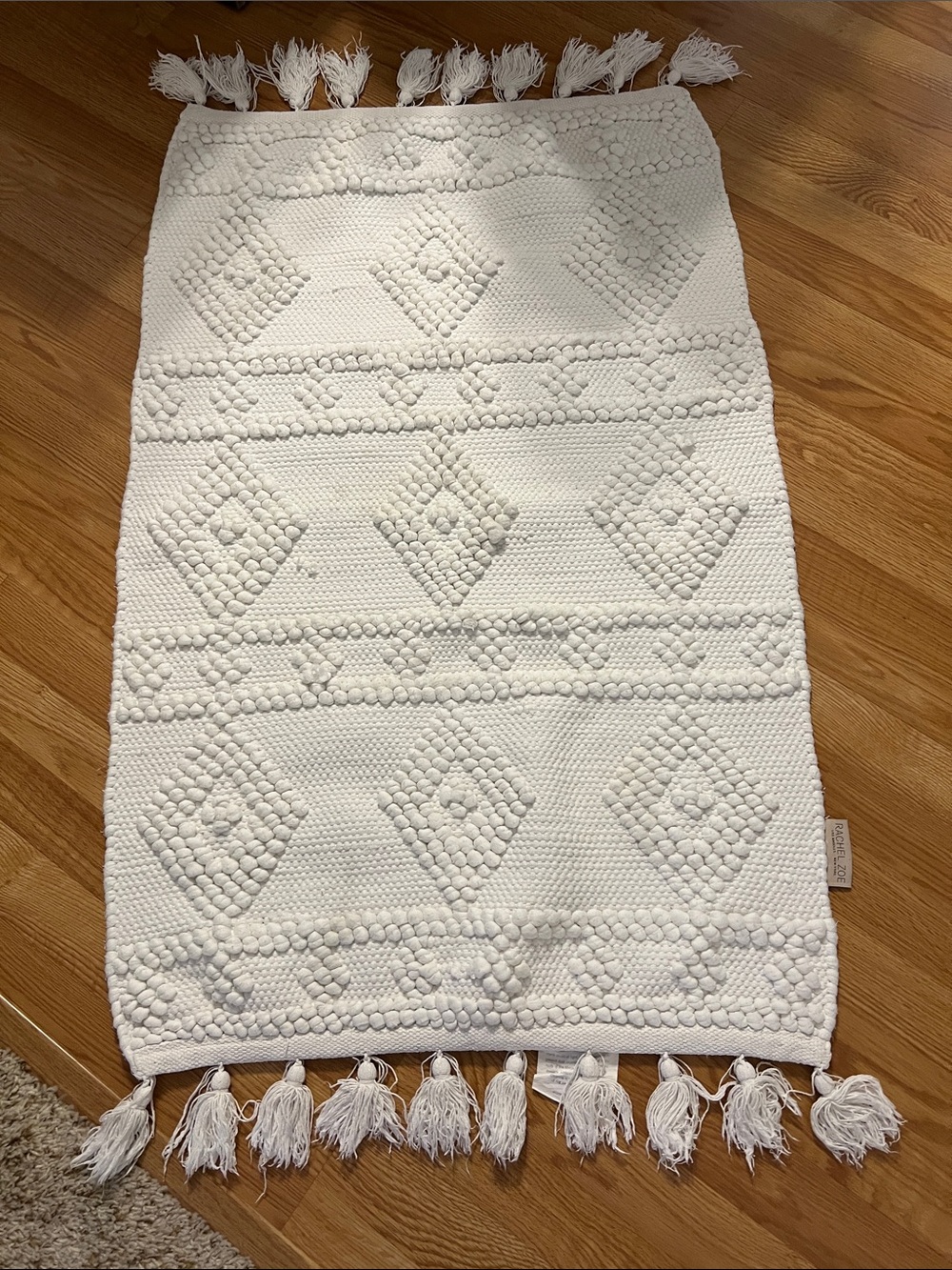 Rachel Zoe white accent rug w/ diamond-lattice texture & tassels 24 x 27